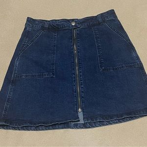 Denim miniskirt. Size M